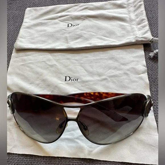 Dior sunglasses includes dust bag cloth and case. All inclusion Christian Dior Large Pouch Sunglasses Case with Box and Dust  main image 3
